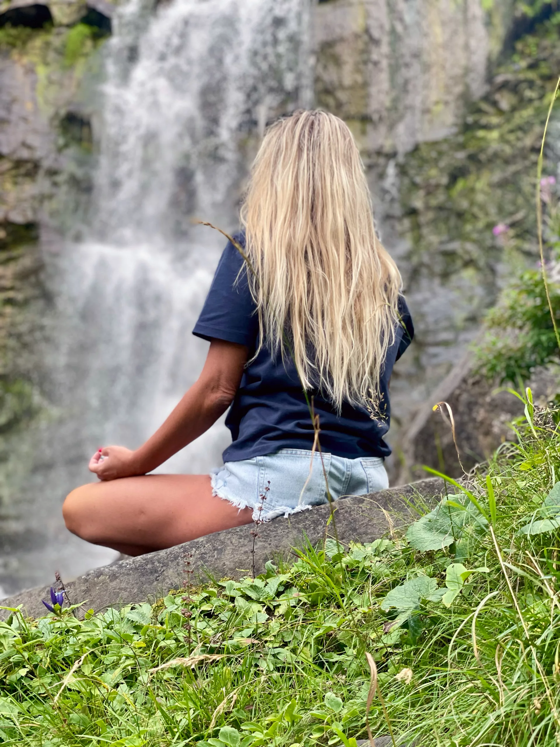 Tantra Calm waters in a tranquil natural setting, symbolizing the serenity and inner peace achieved through water meditation. The gentle flow of water enhances mindfulness, helping to release stress and connect deeply with nature