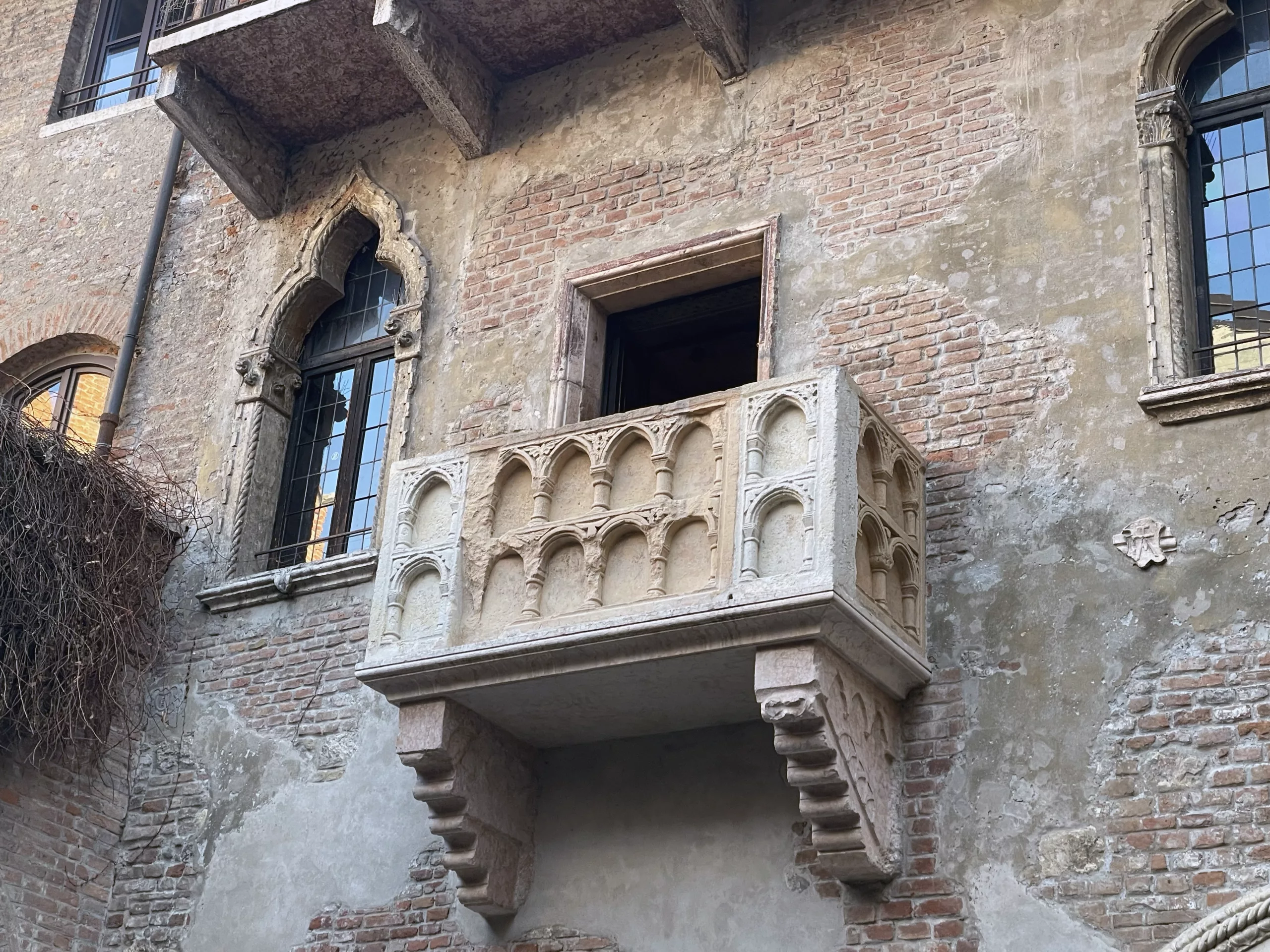 Tantra Empty balcony of Juliet’s house in Verona, symbolizing solitude and the timeless essence of love