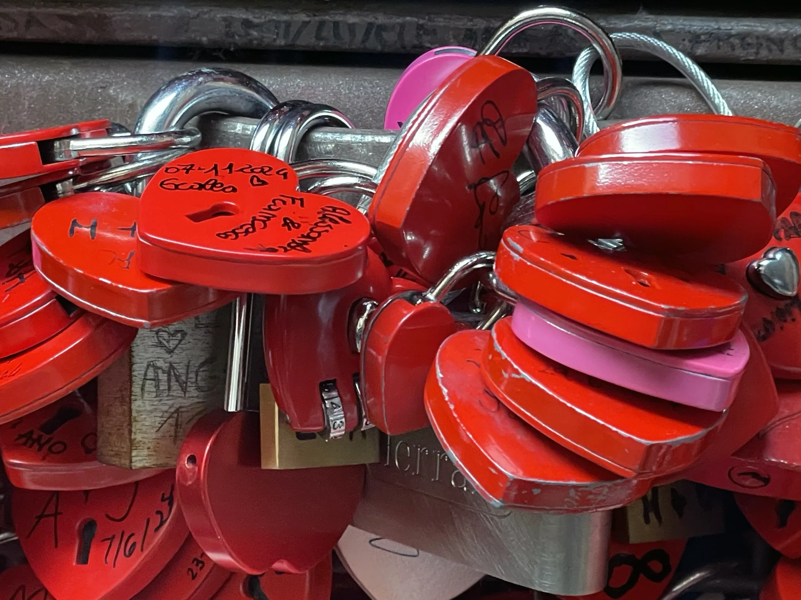 A close-up of the red locks on the wall, symbolizing dedication and commitment to eternal love.