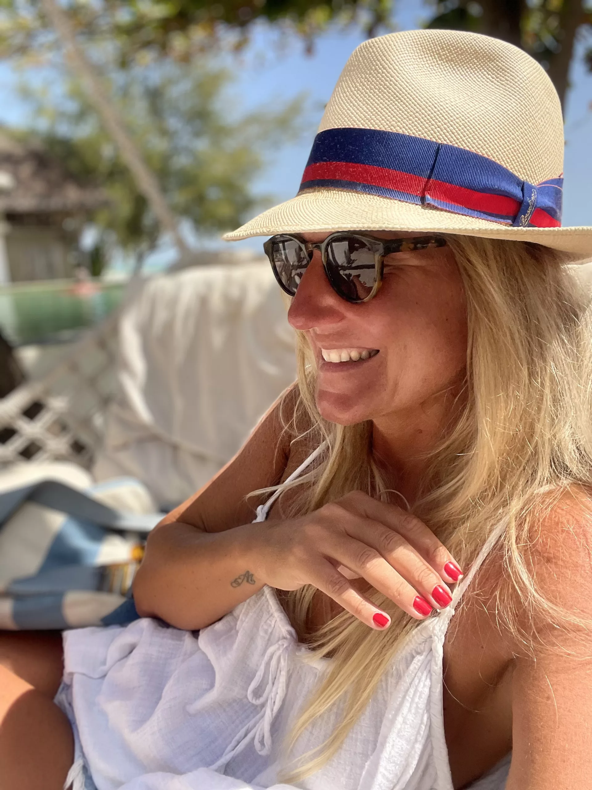 Tantra A serene image representing the transformative power of love, symbolizing the dissolution of the ego and the embrace of inner peace and authenticity