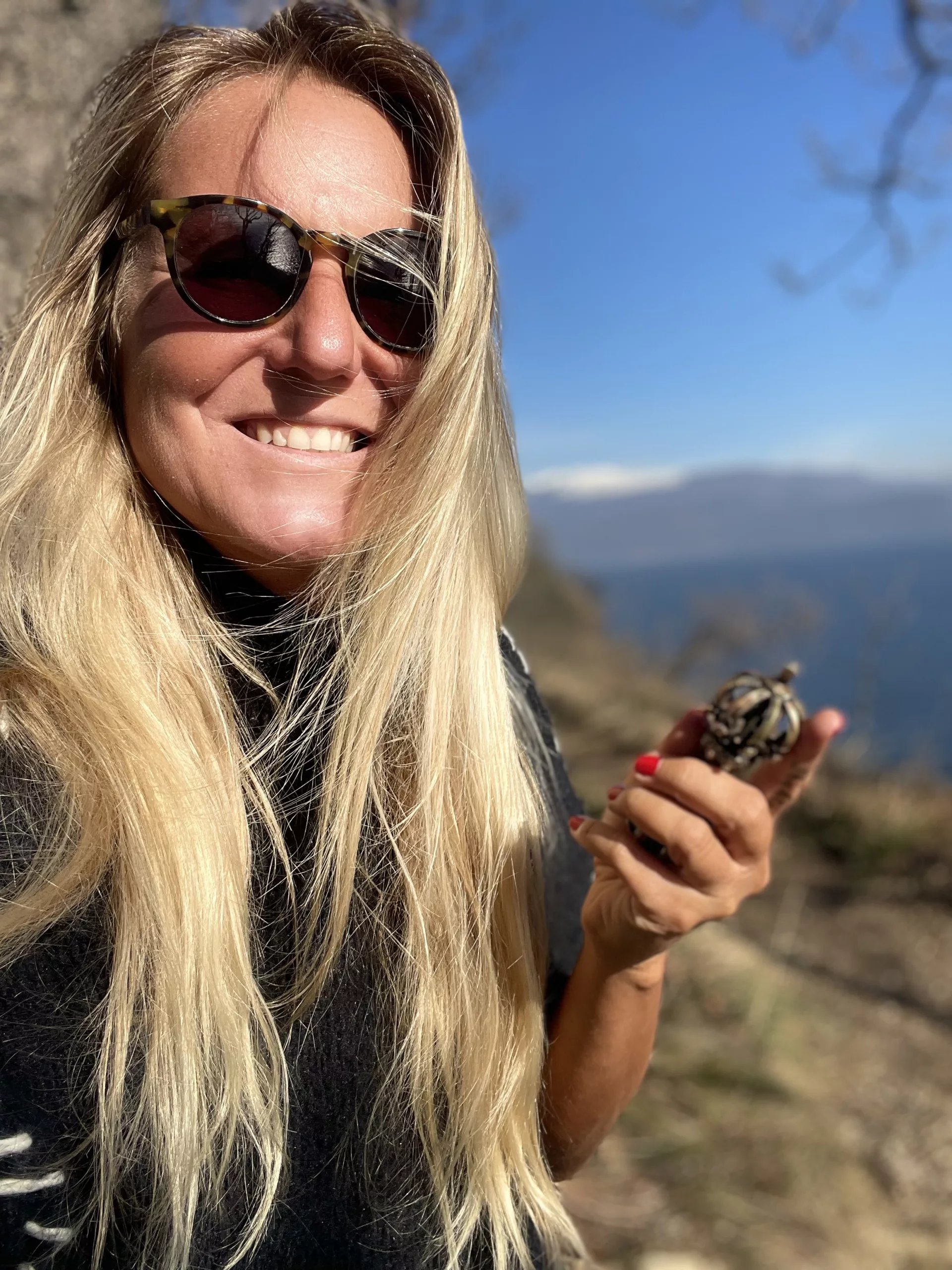 An image symbolizing the boundless strength of unconditional love, radiating warmth, acceptance, and healing energy