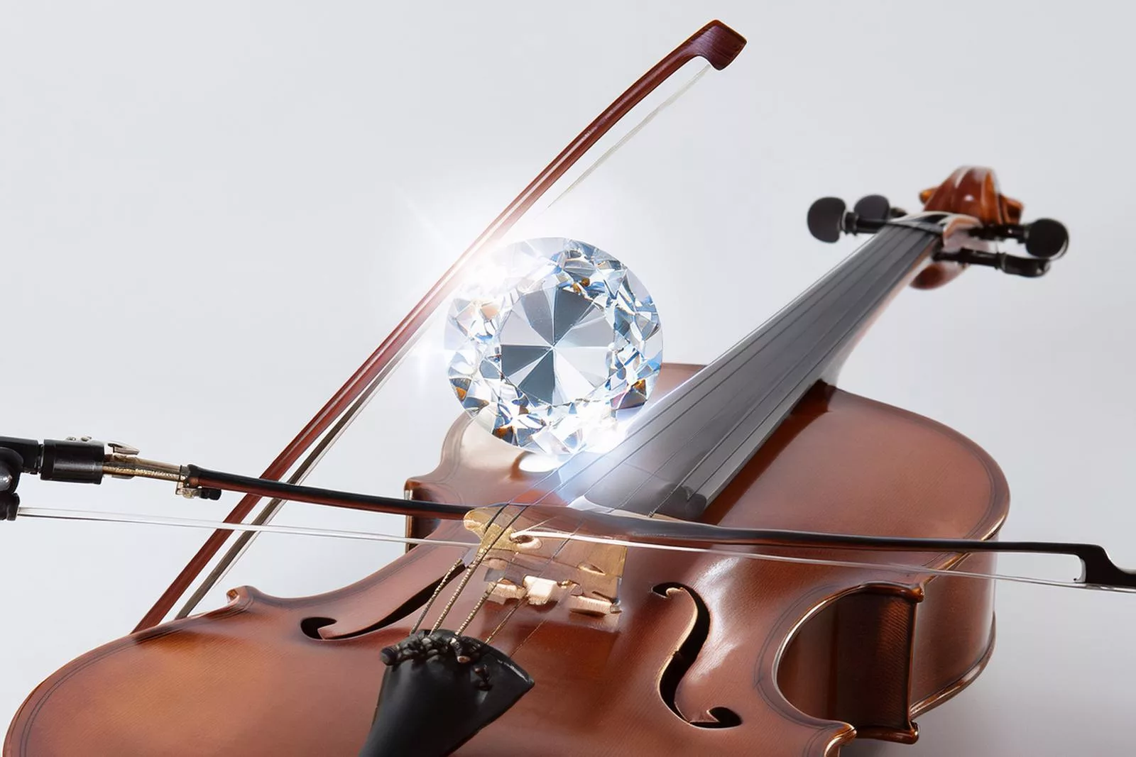 Tantra Light and Sound: Music of the Soul, where the violin’s melody and the diamond’s brilliance unite to resonate with the essence of the soul